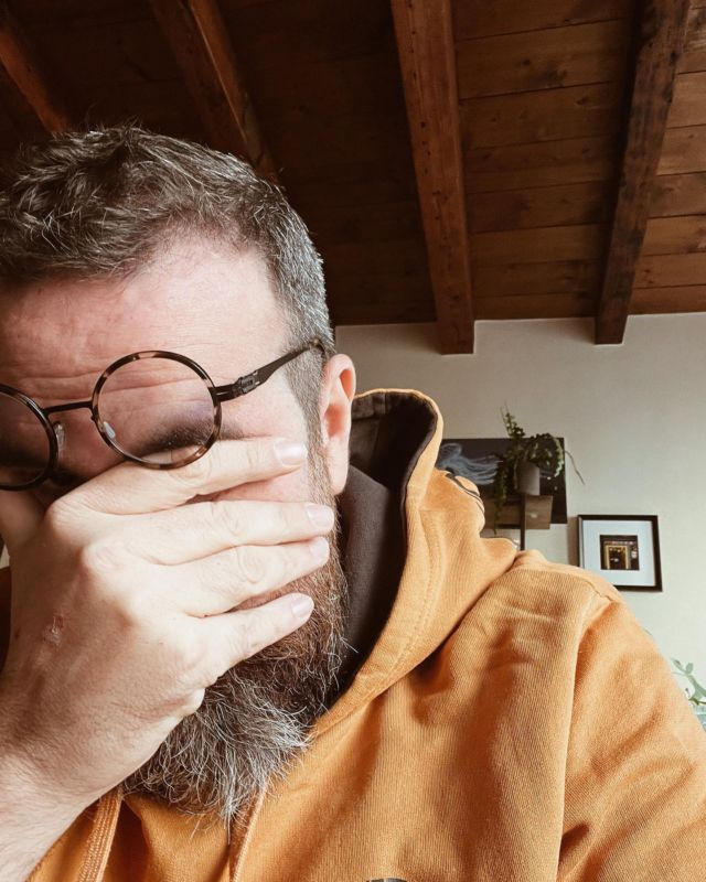 Fra i molti modi di combattere il nulla, uno dei migliori è quello di scattare fotografie.
.
JC